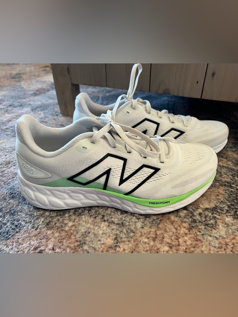 New balance 680s fresh foam shoes Men 9 Wide or Women 10.5 Wide